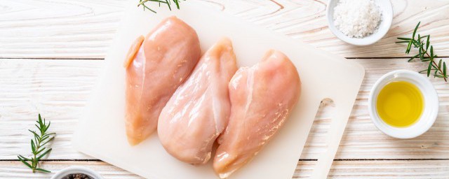 减肥餐鸡胸肉的做法水煮 如何做减肥餐水煮鸡胸肉