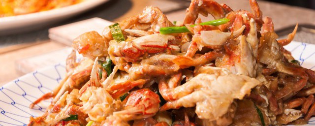 怎么样做螃蟹好吃 惹味鲜美姜葱炒螃蟹家常做法
