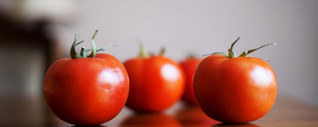 怎样识别新鲜的西红柿 新鲜的西红柿怎么看