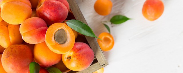 新鲜杏煮水果推荐吃吗怎么做 新鲜杏煮水果怎么做吃