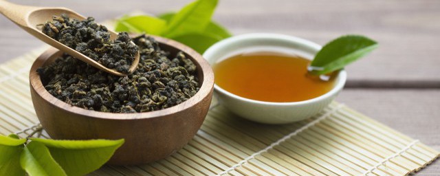 喝龙井茶叶的好处和坏处 喝龙井茶叶对身体有什么好处和坏处呢