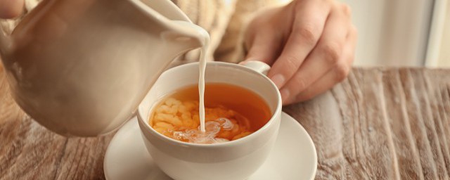 泡茶叶的茶水可以浇花吗 泡茶叶的茶水是否可以浇花